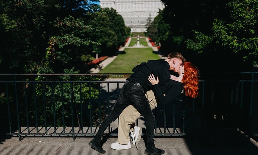 Image 25: Sesión de fotos en pareja & tour fotográfico, Madrid