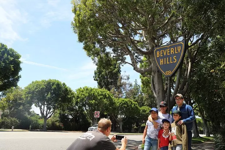 2.5Hr Beverly Hills Sign & Mulholland Dr AI powered driving tour