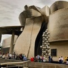 Image 1: Entrada al Museo Guggenheim Bilbao