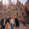 Image 11: Visita guiada a pie por la ciudad de Barcelona con teleférico y pas...