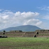 Image 8: Pyramids of Teotihuacan without tourist shops