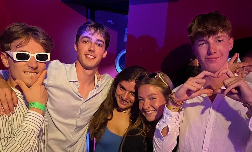 Image 9: Pubcrawl de Halloween en Madrid – Barra libre, chupitos y entrada V...