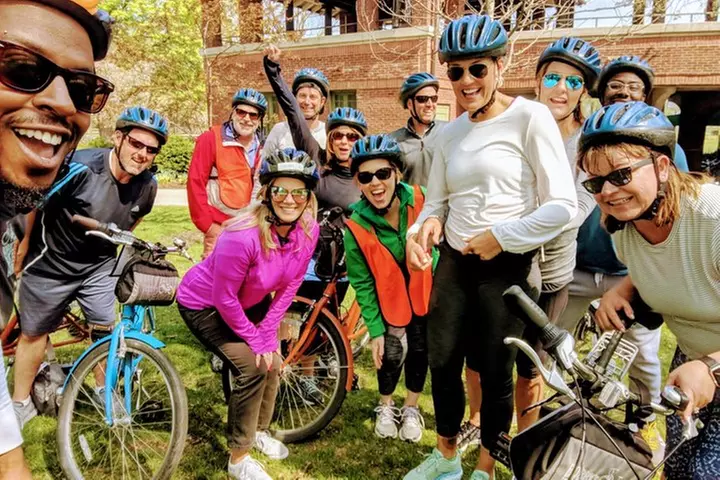 Bike Tour of Chicago's Lakefront Neighborhoods