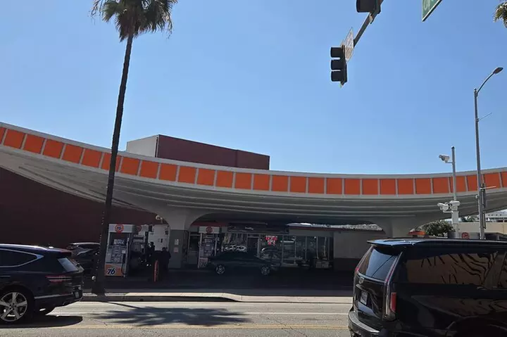 Beverly Hills and Rodeo Drive: A Self-Guided Audio Tour