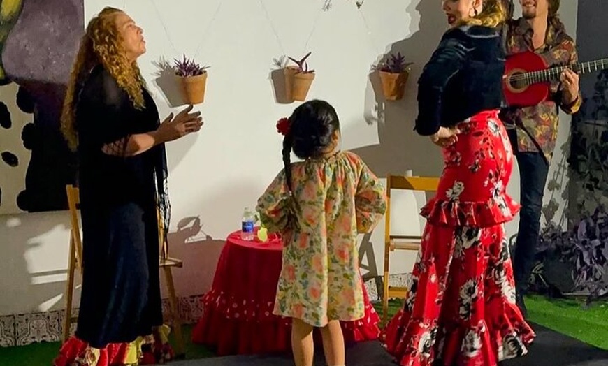 Image 1: Tablao Sevilla Flamenco Solo para 20 Personas