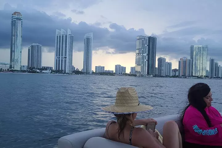 Private Cruise Or Sandbar Trip in Fort Lauderdale/Day or Night