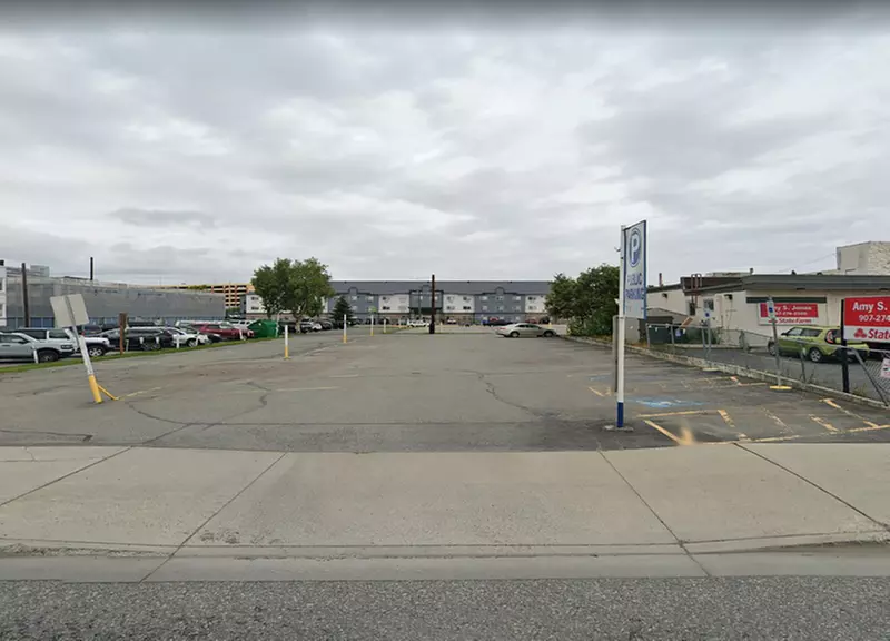 Parking at [5065] 319 W. 9th Ave. Lot