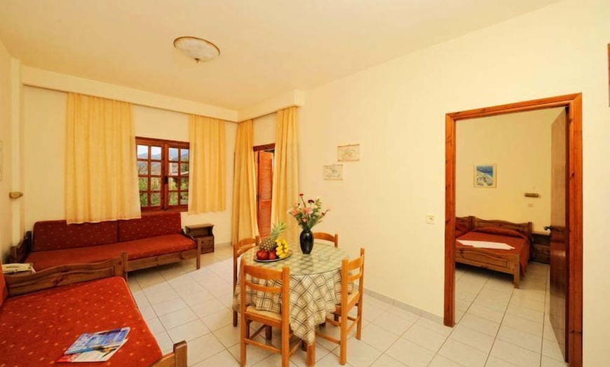 Image 6: ✈ KRETA | Stalis - Maria Lambis Apartments 3*, 3 nachten - Buitenzw...