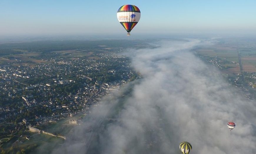 Image 3: Vol en montgolfière dans la vallée de la Loire au départ d'Amboise