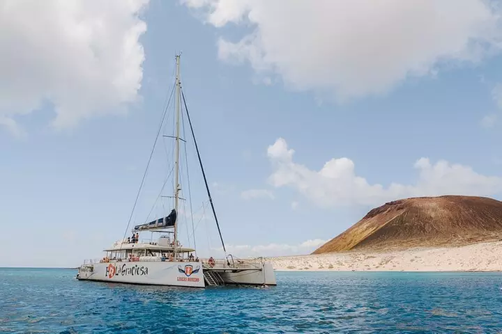 Excursión en catamarán a la isla de La Graciosa