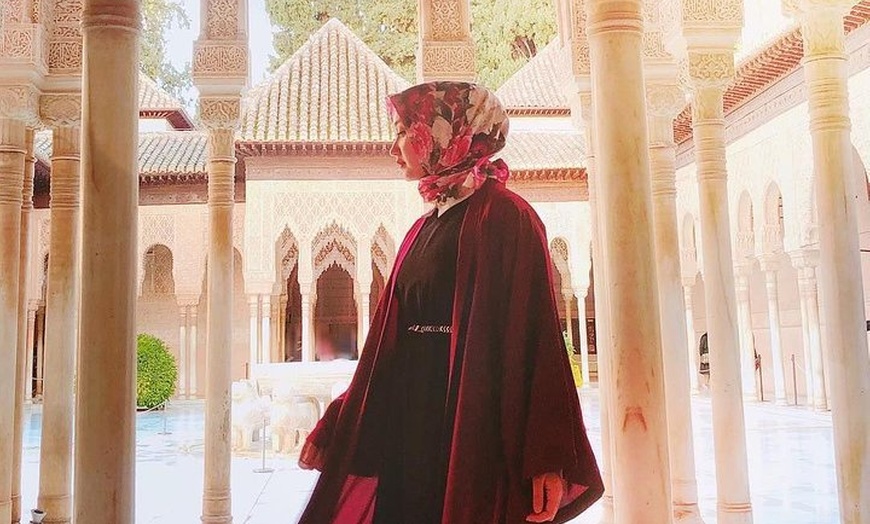 Image 4: Excursión combinada exclusiva de Granada: visita guiada Alhambra + ...