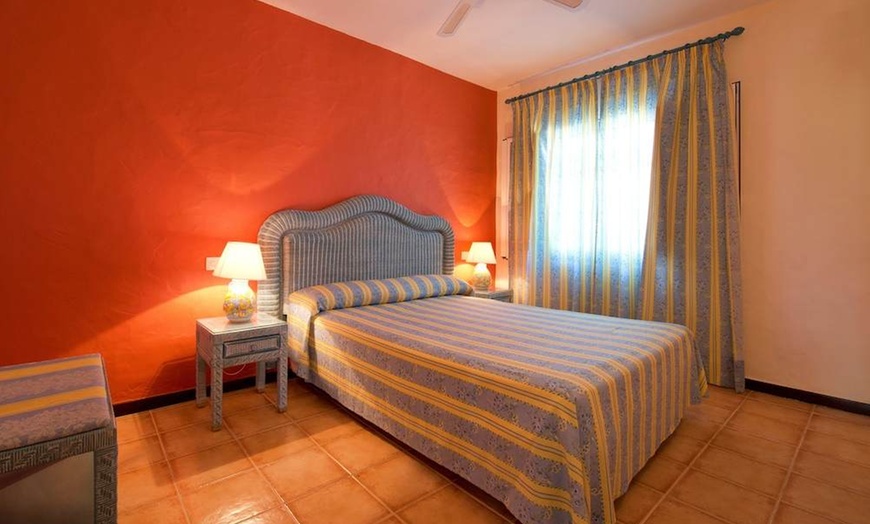 Image 9: ✈ COSTA DEL SOL | Marbella - BlueBay Banús 4*, 3 Nächte - Außenpool