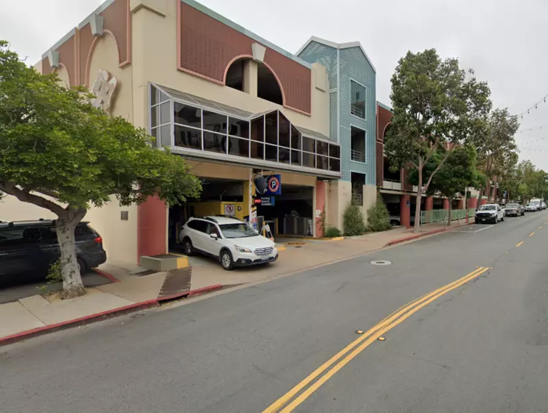 Parking at 842 Palm St. Garage