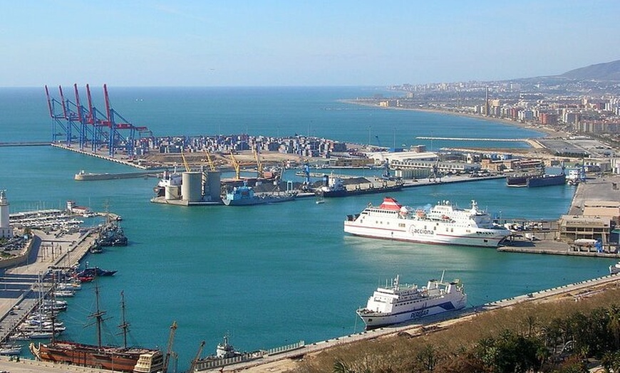 Image 5: Recorrido a pie privado por el centro de la ciudad de Málaga con de...