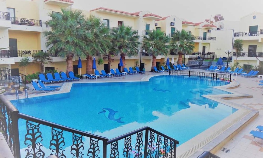 Image 43: ✈ KRETA | Kato Gouves - Diogenis Blue Palace Hotel 4* - Odkryty basen