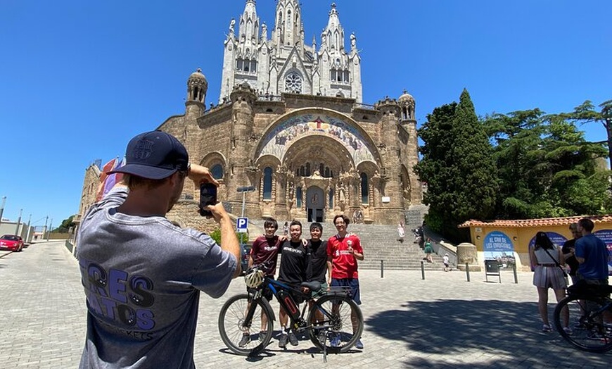 Image 2: Barcelona al Tibidabo: Gemas ocultas y vistas panorámicas Tour en b...
