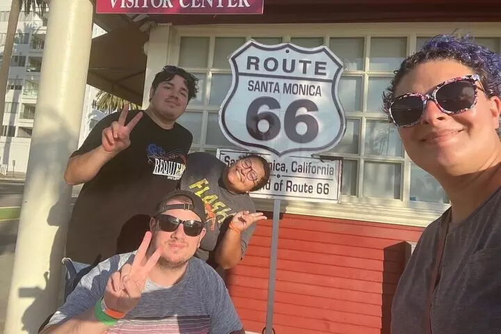 Santa Monica Scavenger Hunt Walking Activity - Primary Image