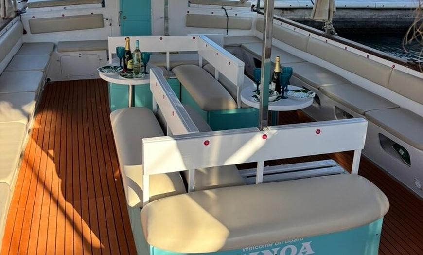 Image 9: Crucero por la playa y deportes acuáticos, tapas, bebidas y frutas.