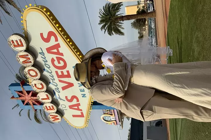 Get Married at the Fabulous Las Vegas Sign + Photos