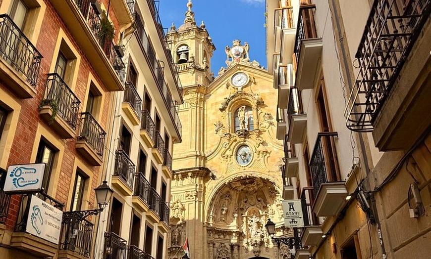 Image 5: Recorrido Histórico a Pie en San Sebastián con Pintxo y Bebida