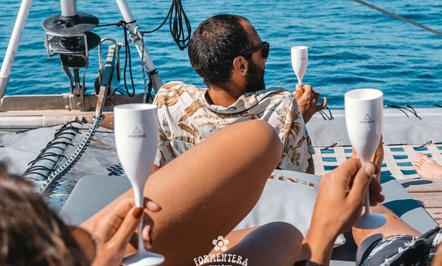 Image 5: Paseo en Catamarán a Vela con Formentera Wonders Todo Incluido