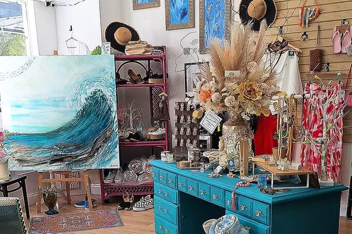 Sarasota Boutique Tour: Shopping, Bubbles, Bites & Insight