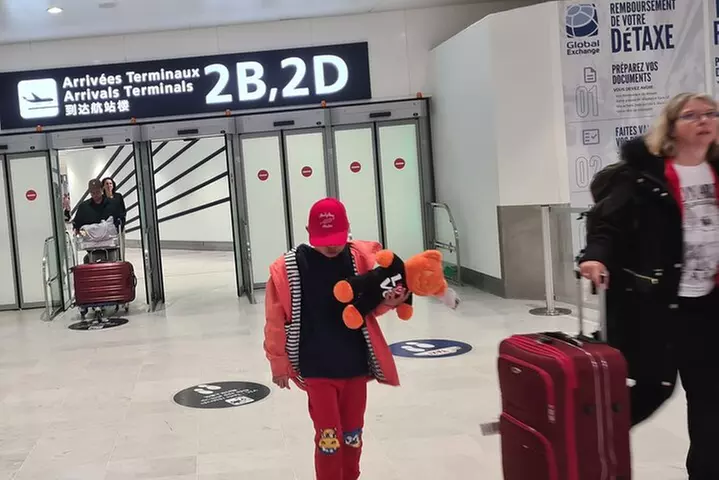 Transfert Privé Aller-Simple : Aéroport CDG vers Disneyland Paris - Primary Image