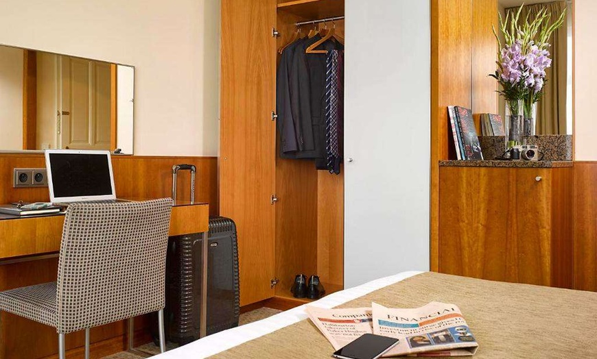 Image 3: ✈ REPUBBLICA CECA | Praga - K+K Hotel Central 4* - City break