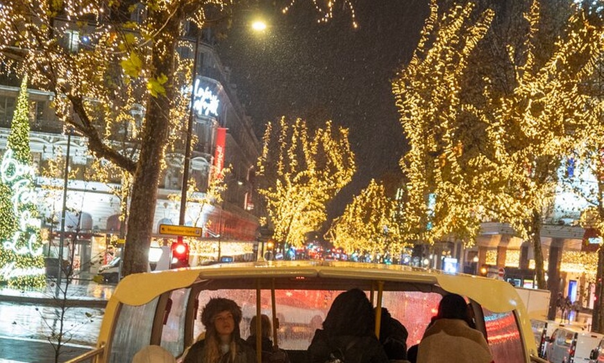 Image 5: Excursion en bus des lumières de Noël à Paris avec friandise festiv...