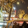 Image 5: Excursion en bus des lumières de Noël à Paris avec friandise festiv...