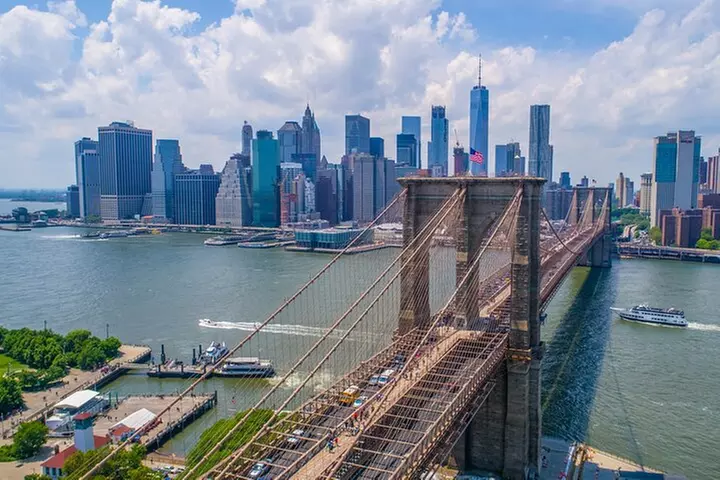 Brooklyn Bridge, DUMBO, and Skyline Guided Tour