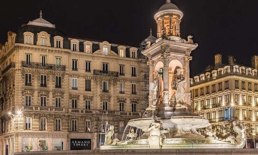 Image 6: Lyon Bites & Stories: Une savoureuse aventure en ville avec un habi...