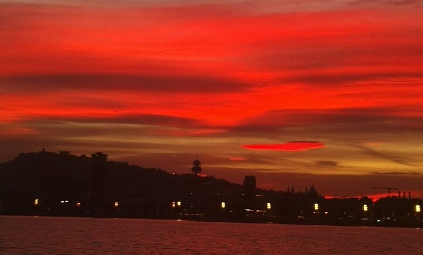 Image 10: Barcelona Sunset Private Saxiphone y barra libre