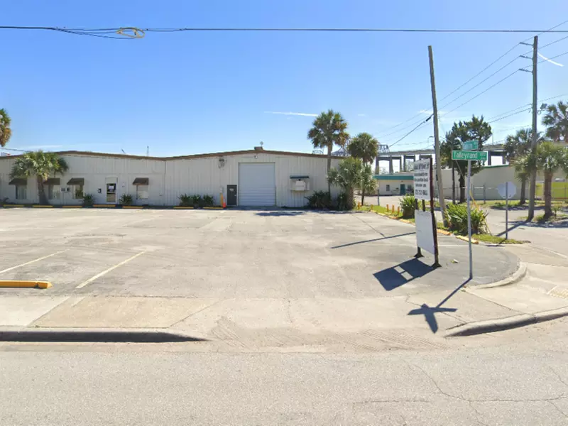 Parking at 1850 Wambolt St. Lot