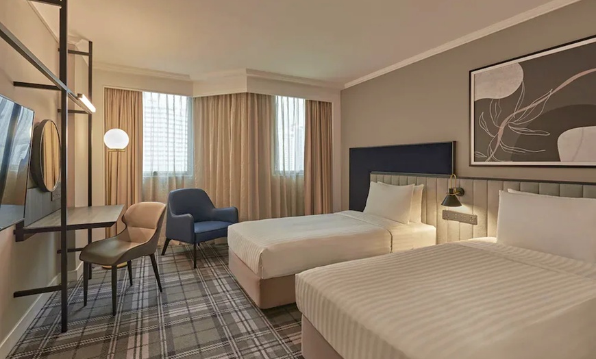 Image 4: ✈ SINGAPORE - Vibe Hotel Singapore Orchard 4* - Piscina esterna