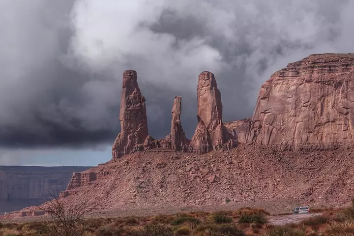 1.5 Hour Tour of Monument Valley's Loop Drive