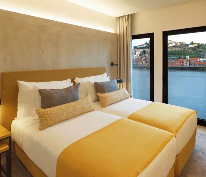 ✈ PORTOGALLO | Porto - Neya Porto Hotel 4*, 2 notti - Upgrade in om...