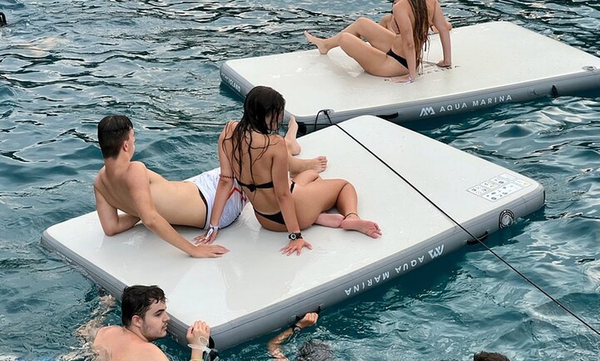 Image 19: Puesta de Sol desde LLoret de Mar con Dj y bebidas