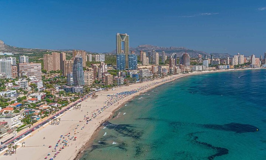 Image 7: Excursión de un día a Aqualandia, Terra Mítica o Benidorm desde Val...