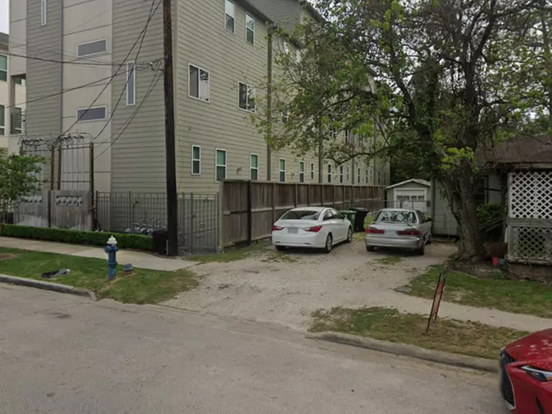 Parking at 1018 W. 18th St. Lot