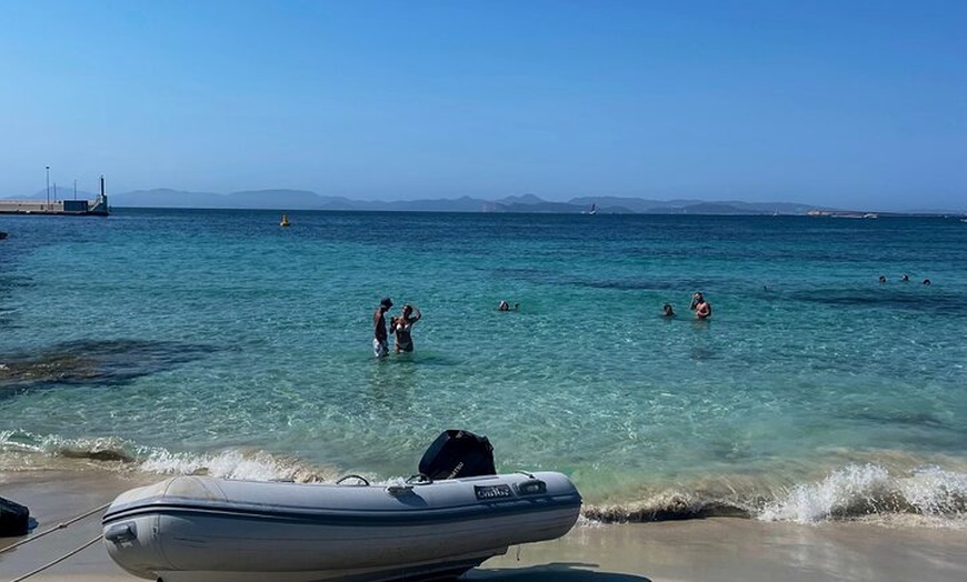 Image 29: Crucero de Ibiza a Formentera con snorkel, paella y barra libre