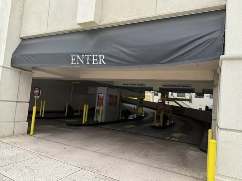 Parking at Ryder Colonnade Garage - P2537