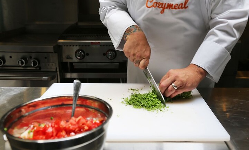 Image 3: Elaborar Tapas Tradicionales Españolas + Vino Local (3 - Comida de ...