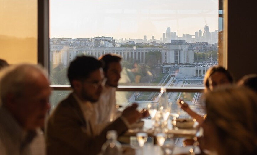 Image 19: Dîner tardif à Paris au restaurant Madame Brasserie de la Tour Eiffel