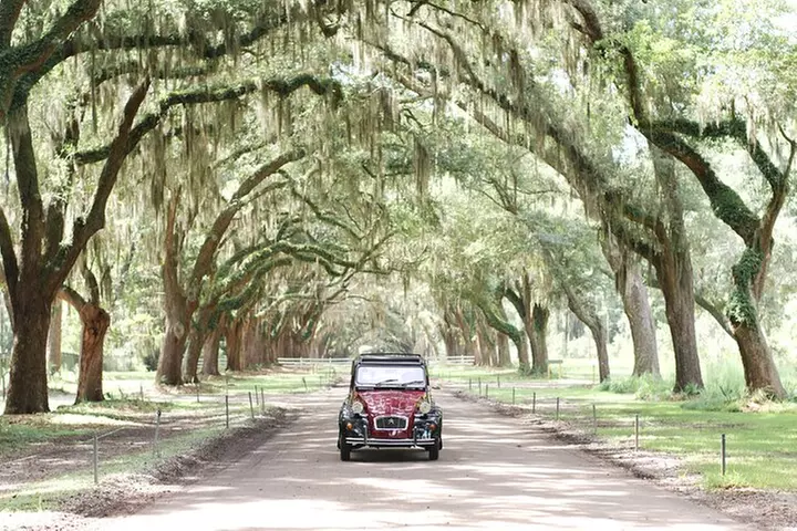 Private Historic Savannah Tour in a Vintage Citroën