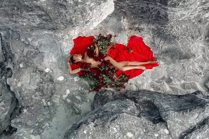 Flying Dress Photo Shoot in the Mexican Caribbean - Primary Image