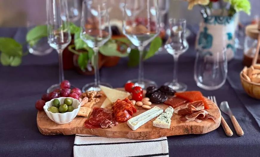 Image 9: Vinos y maravillas: Una cata española en una galería de arte privada