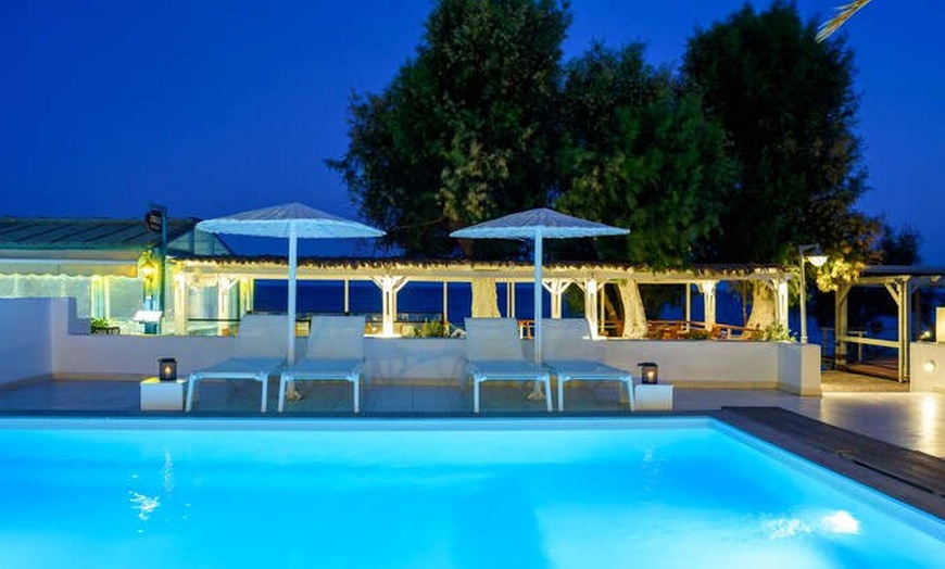 Image 11: ✈ SANTORINI | Kamari - Alesahne Beach Hotel 3* - In riva al mare