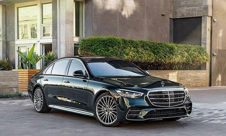 Image 2: Gatwick Airport To Central London Private Roundtrip Transport