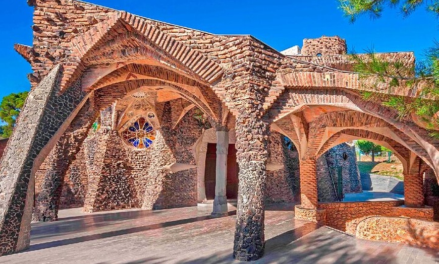 Image 11: Gaudí Unveiled & Premium Wine Escape - Tour Privado